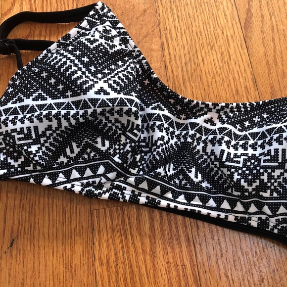 Swimsuit Lot- 2 Large Tops, Aztec & Yellow - Picture 4 of 5